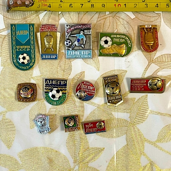 Set Of 13  VTG Soviet-era pins badges Dnepr Dnepropetrovsk football club USSR - Picture 2 of 2